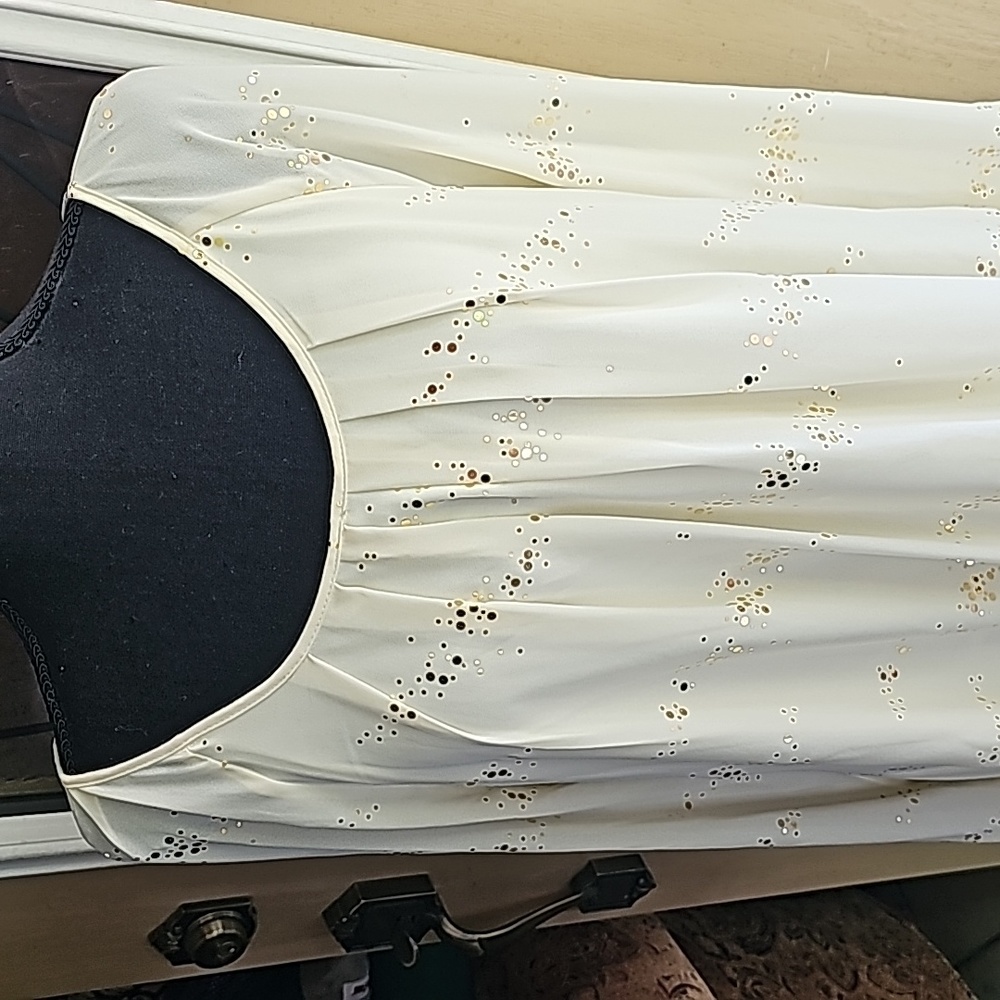 Creme blouse with sparkles - Picture 3 of 15
